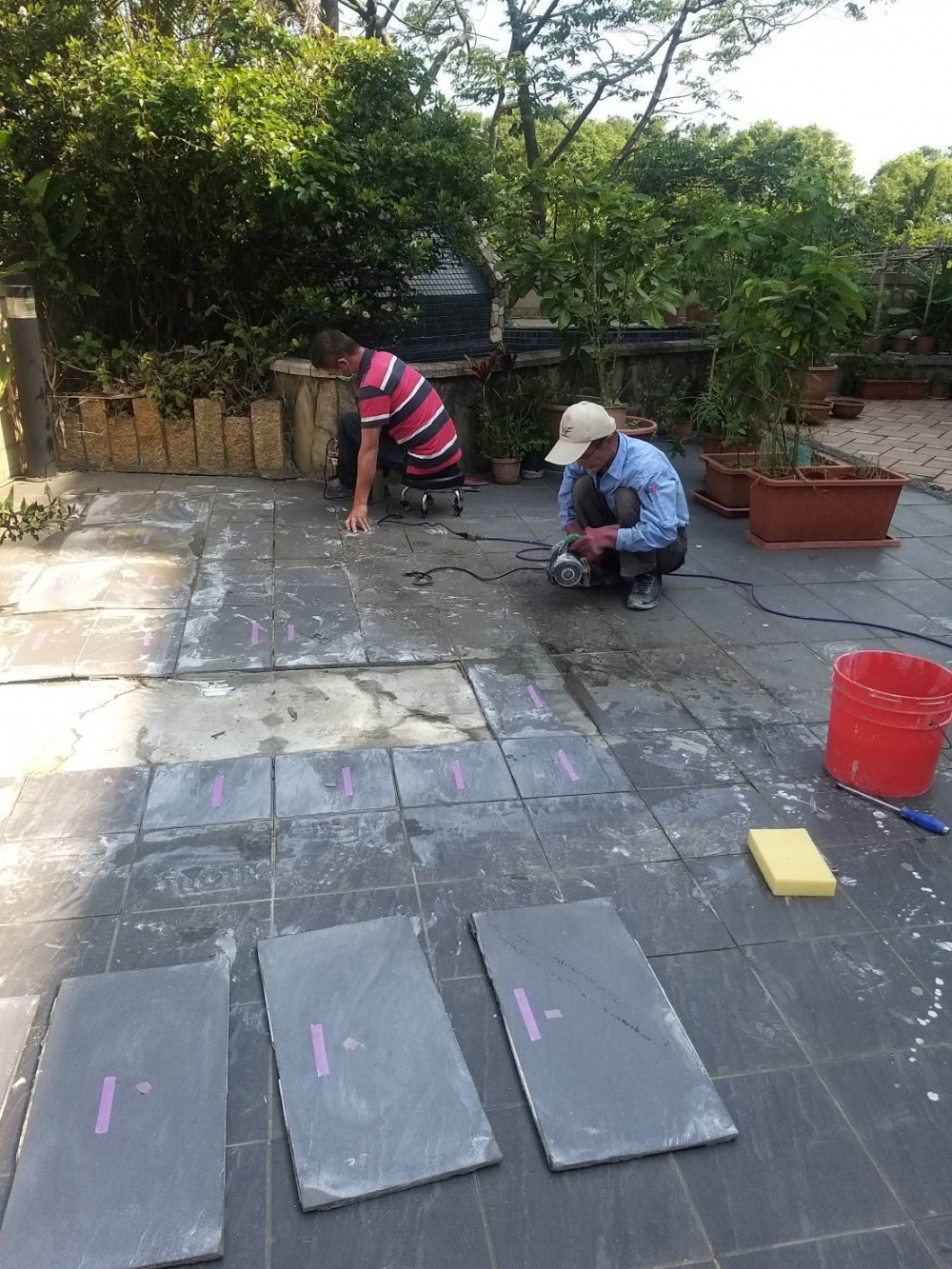 43357.jpg 地磚隆起