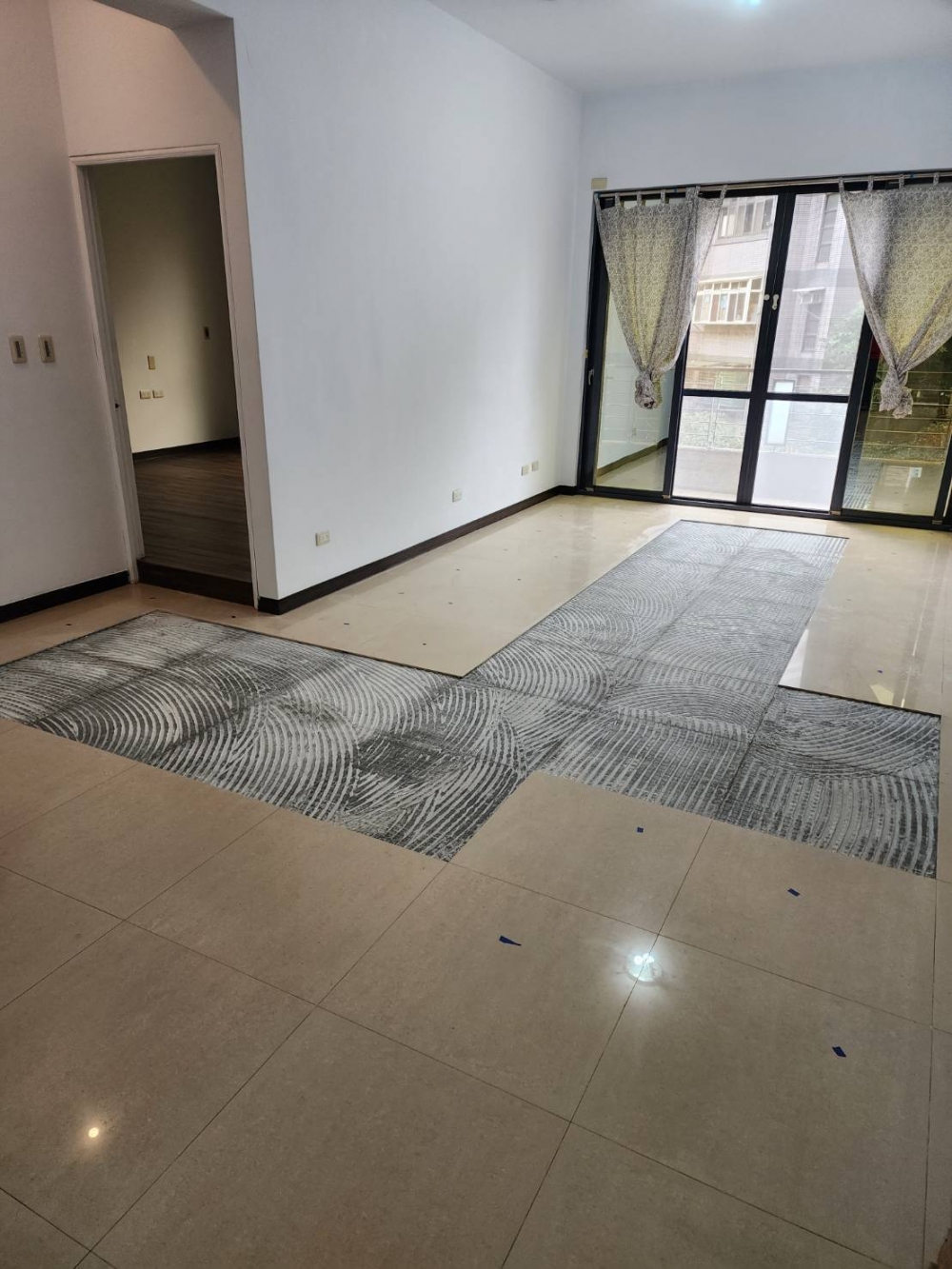 43356.jpg 地磚隆起