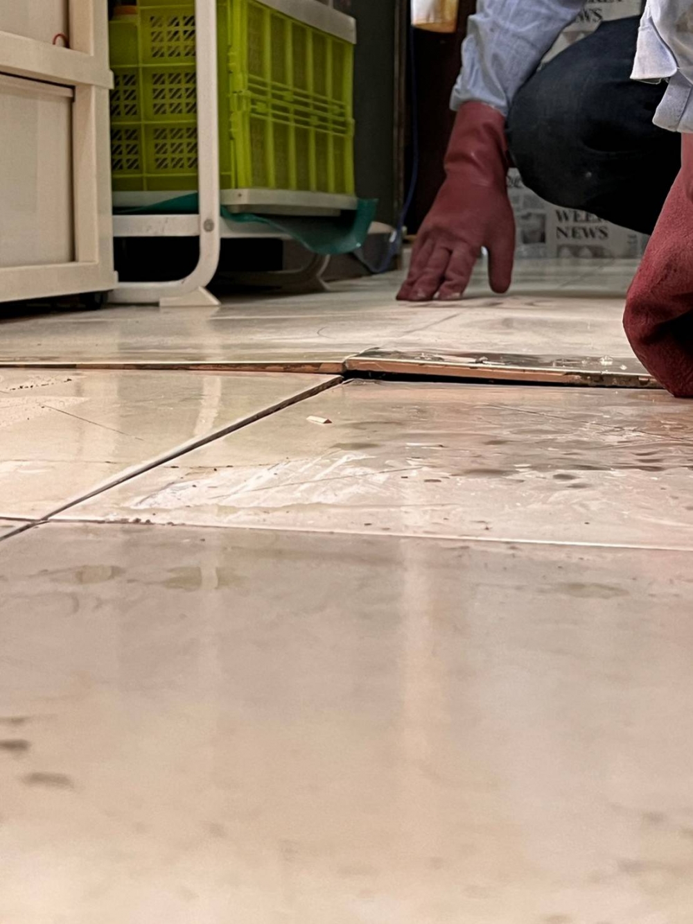 43355.jpg 地磚隆起